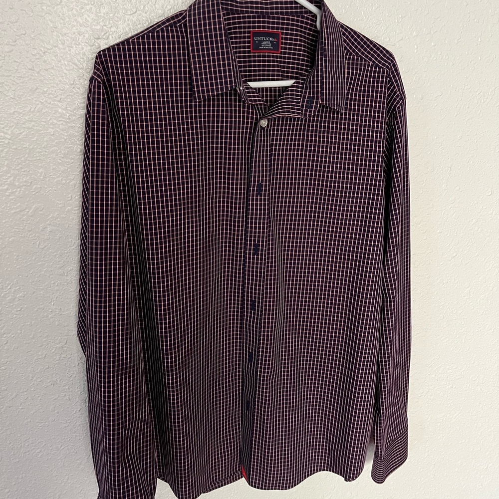 Men’s Untuckit Button Down Shirt Navy & Red checked Size Large